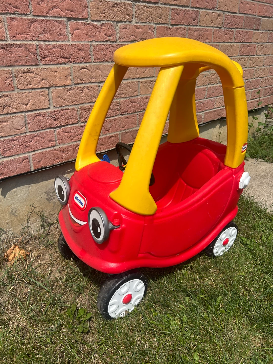 Little Tikes Cozy Coupe Ride-On Car