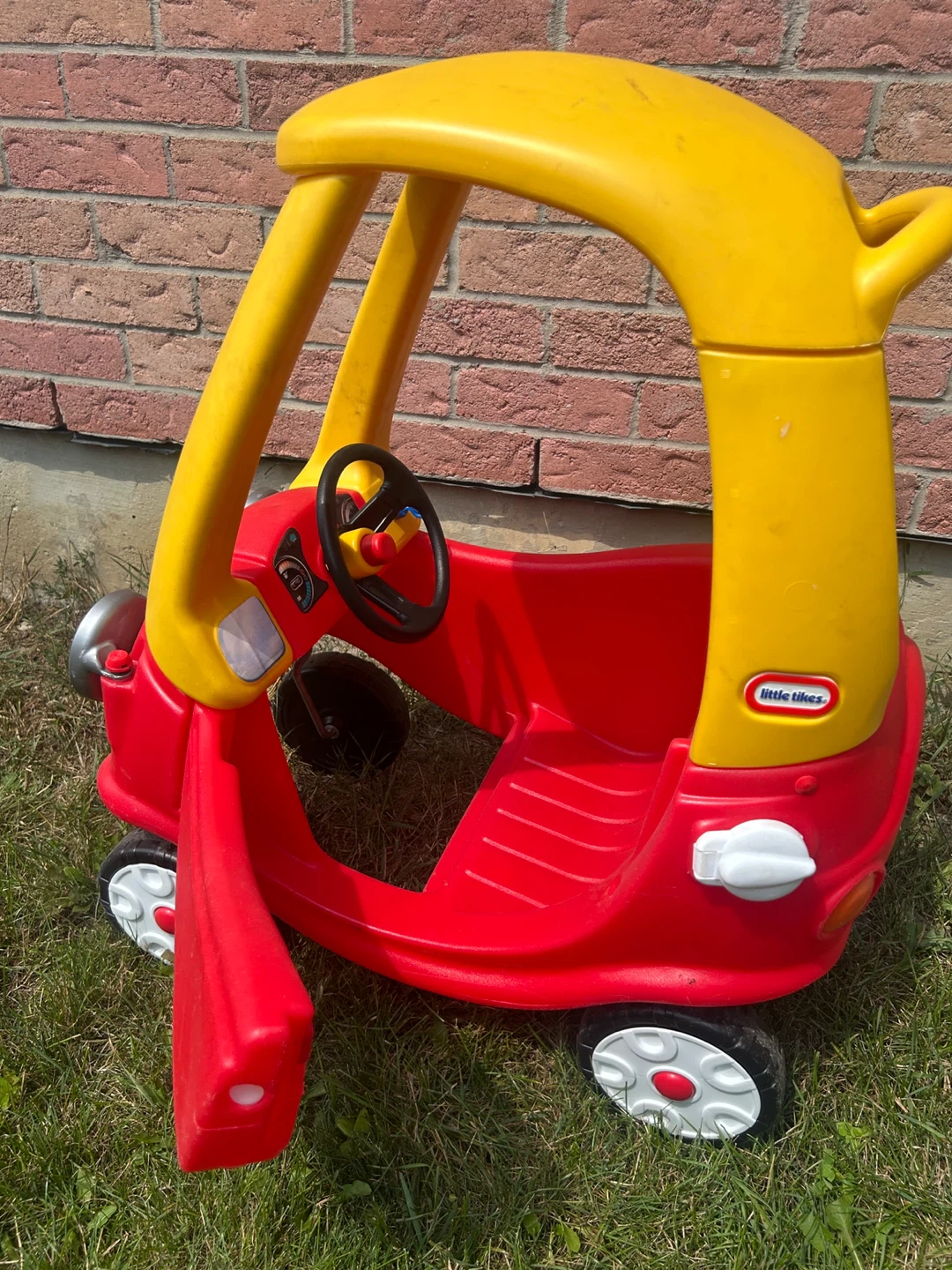 Little Tikes Cozy Coupe Ride-On Car - photo 2