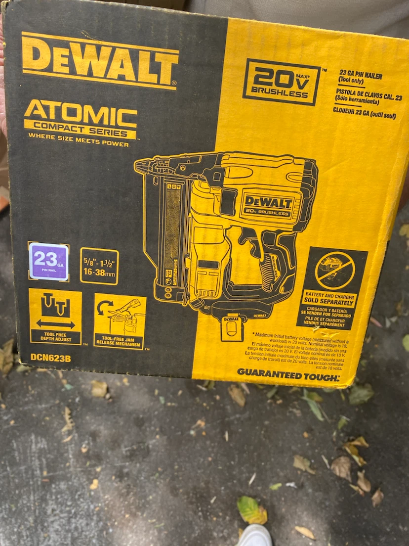 DEWALT ATOMIC 20V MAX Brushless 23 GA Pin nailer