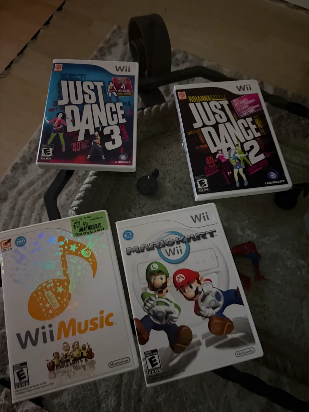 NINTENDO WII (with games and controllers) - photo 3