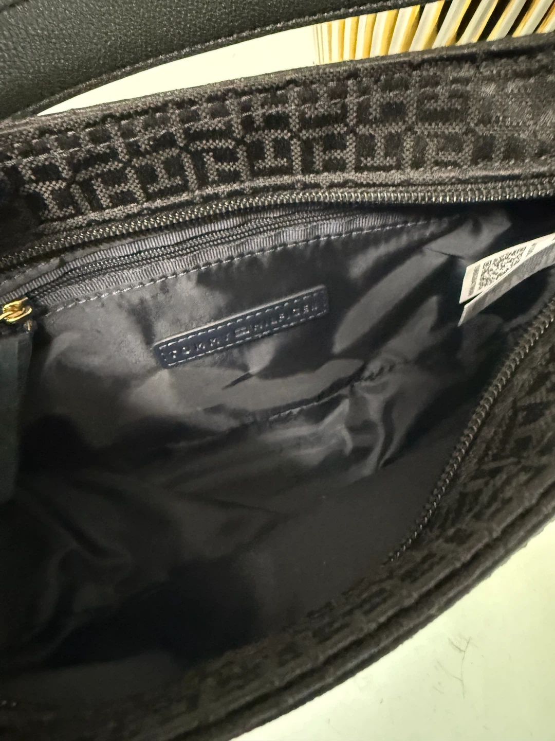 Tommy Hilfiger Black Shoulder Bag - photo 4