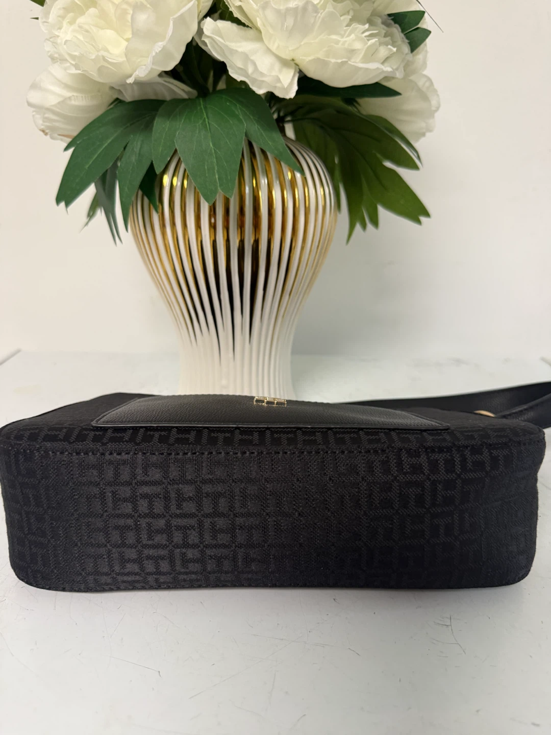 Tommy Hilfiger Black Shoulder Bag - photo 5