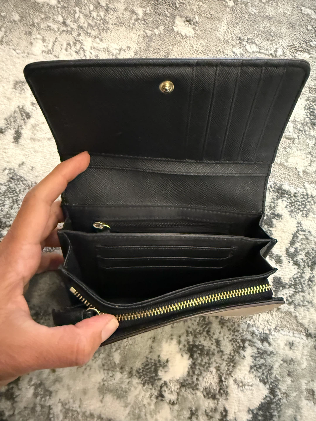 DKNY Beige Bifold Wallet - photo 2