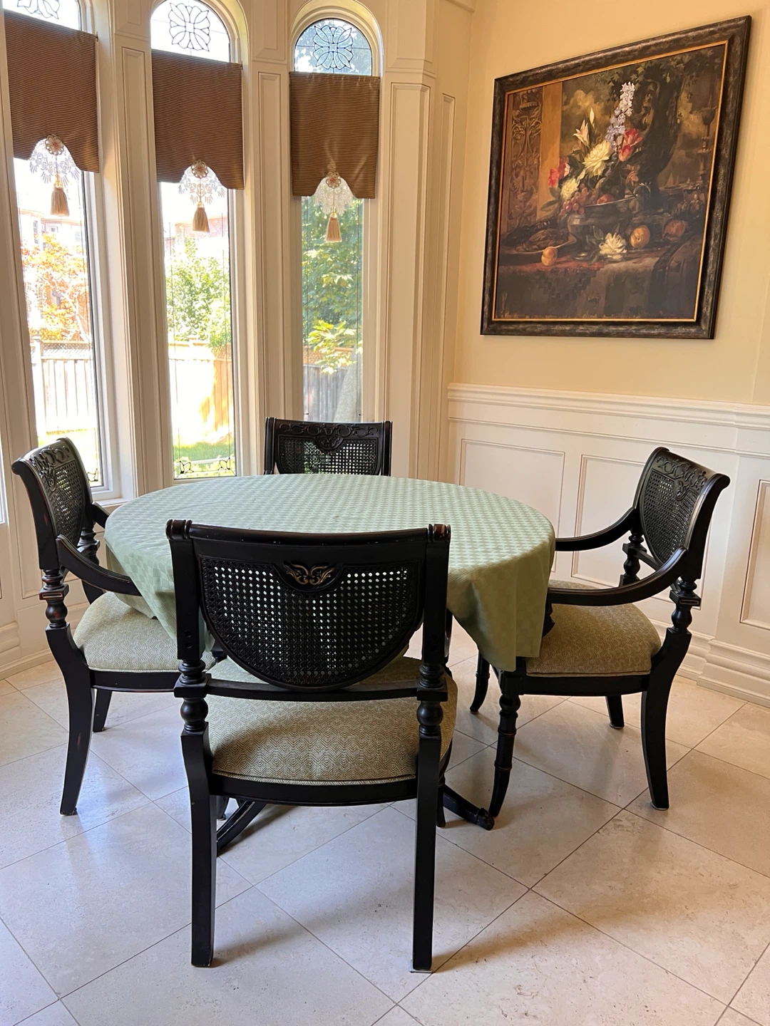 Round Glass Top Dining Table with 4 Chairs