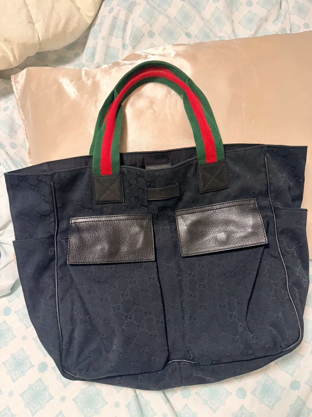 Authentic gucci tote. Medium size.