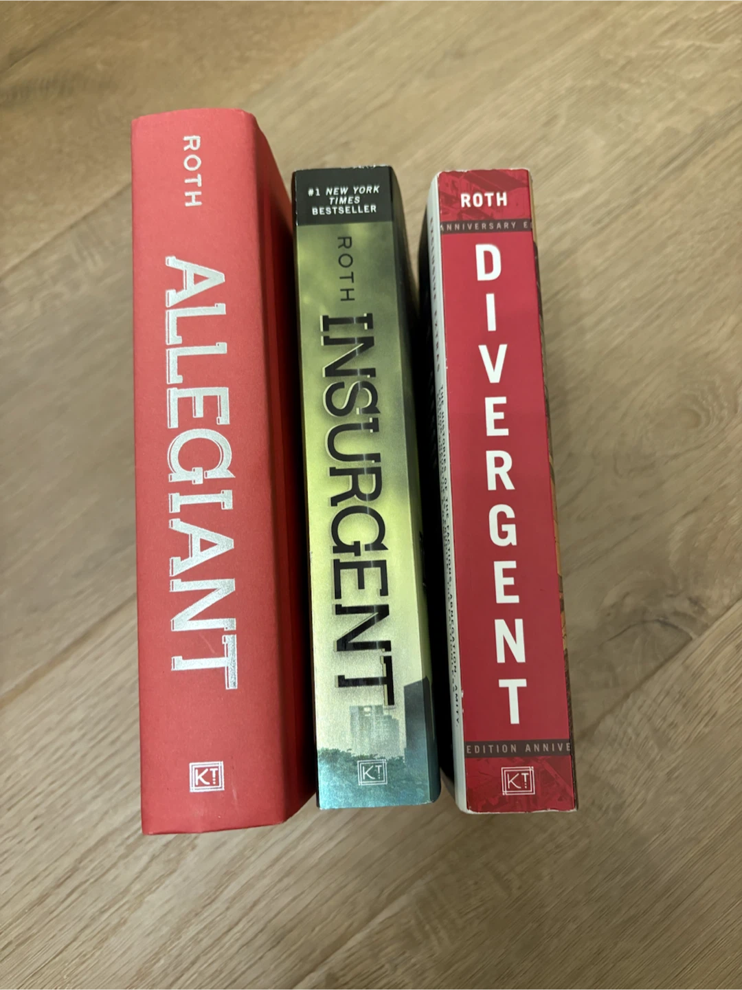 Divergent, Insurgent, Allegiant Books by Veronica Roth