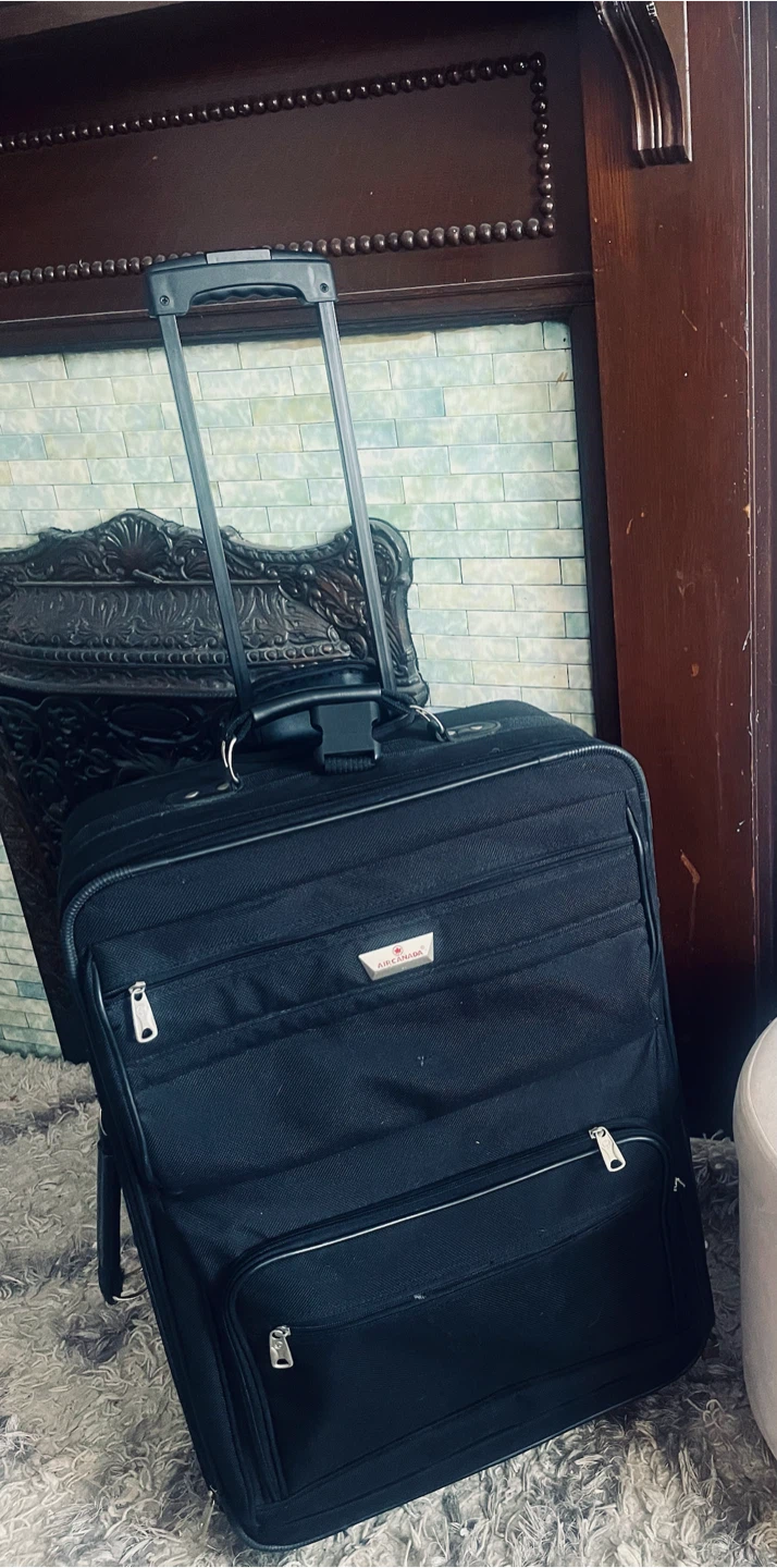 Large Black Rolling Suitcase like New - photo 2