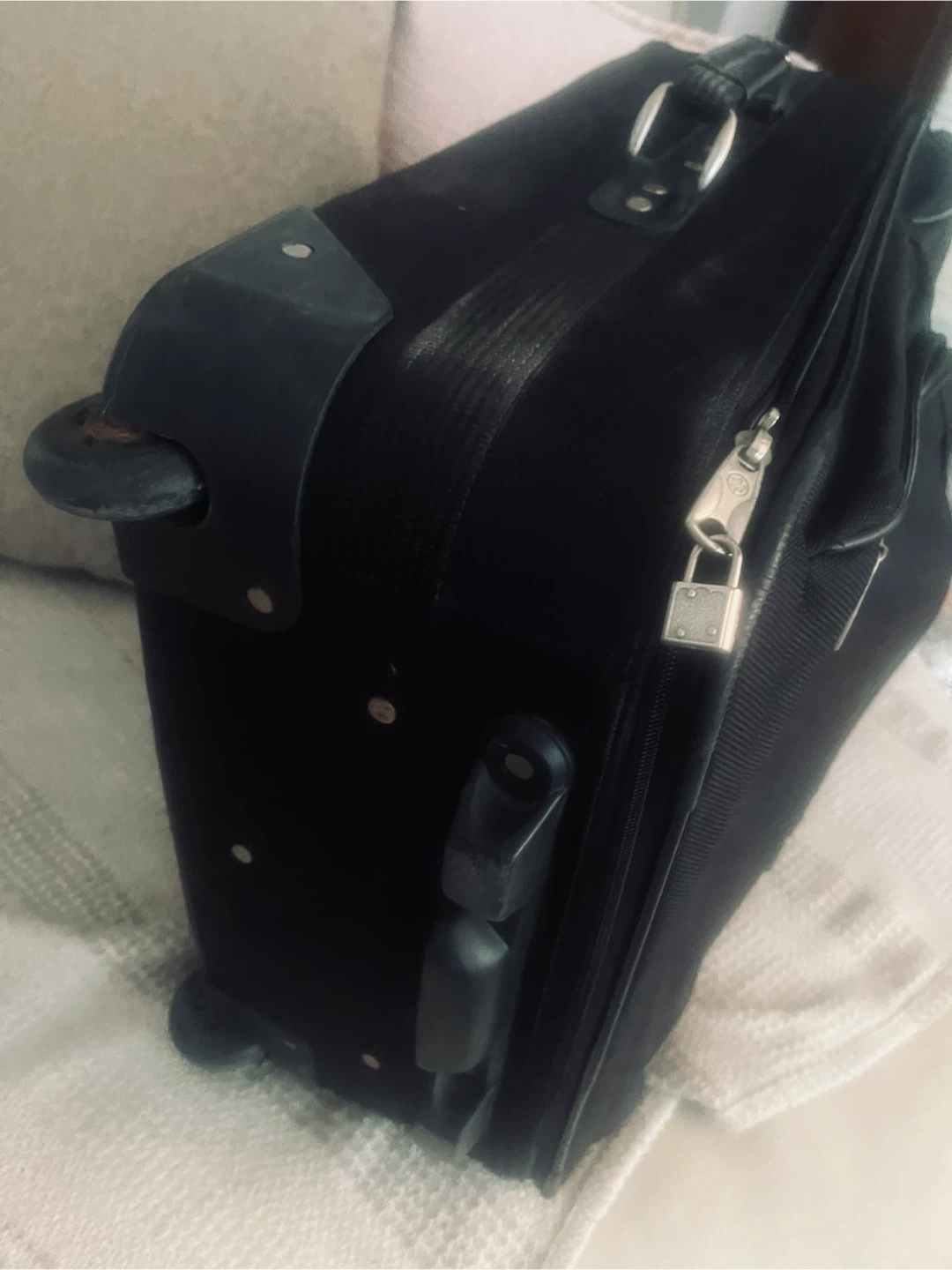Large Black Rolling Suitcase like New - photo 3