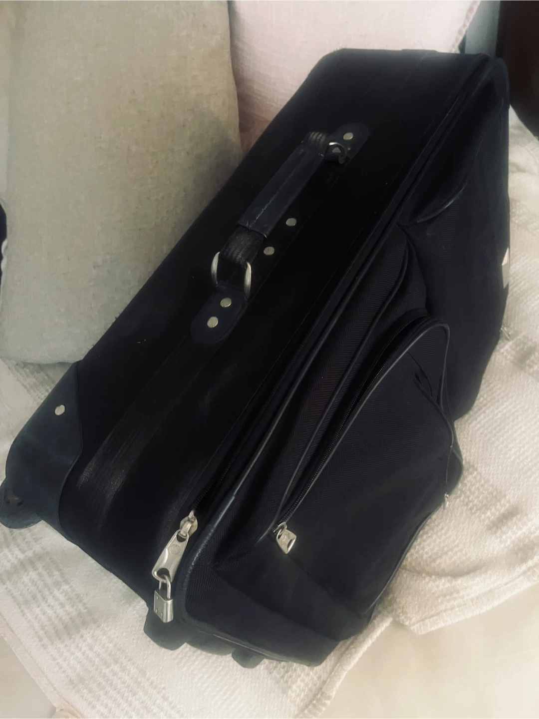 Large Black Rolling Suitcase like New - photo 4