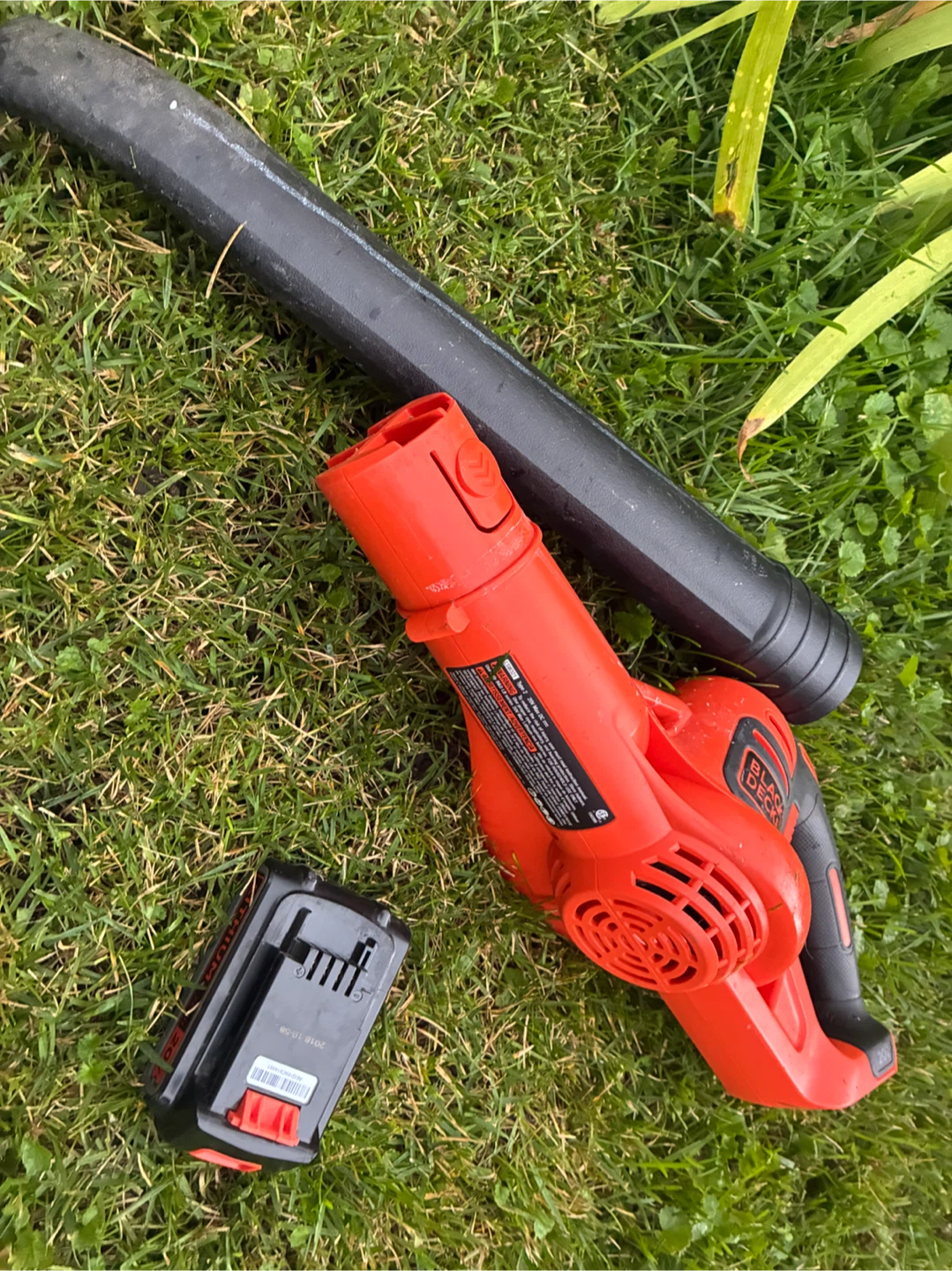 Black+Decker Cordless Leaf Blower - photo 4