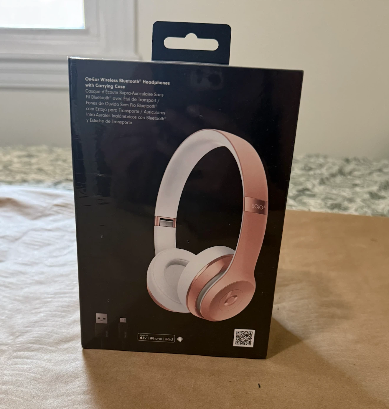 Beats Solo3 Wireless Headphones – Rose Gold – Brand New - photo 4