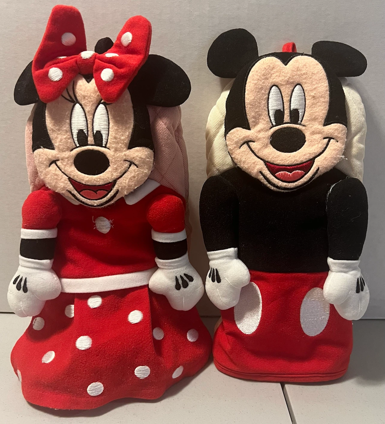 Authentic Walt Disney World Plush Oven Mitts Pair (Flaws)