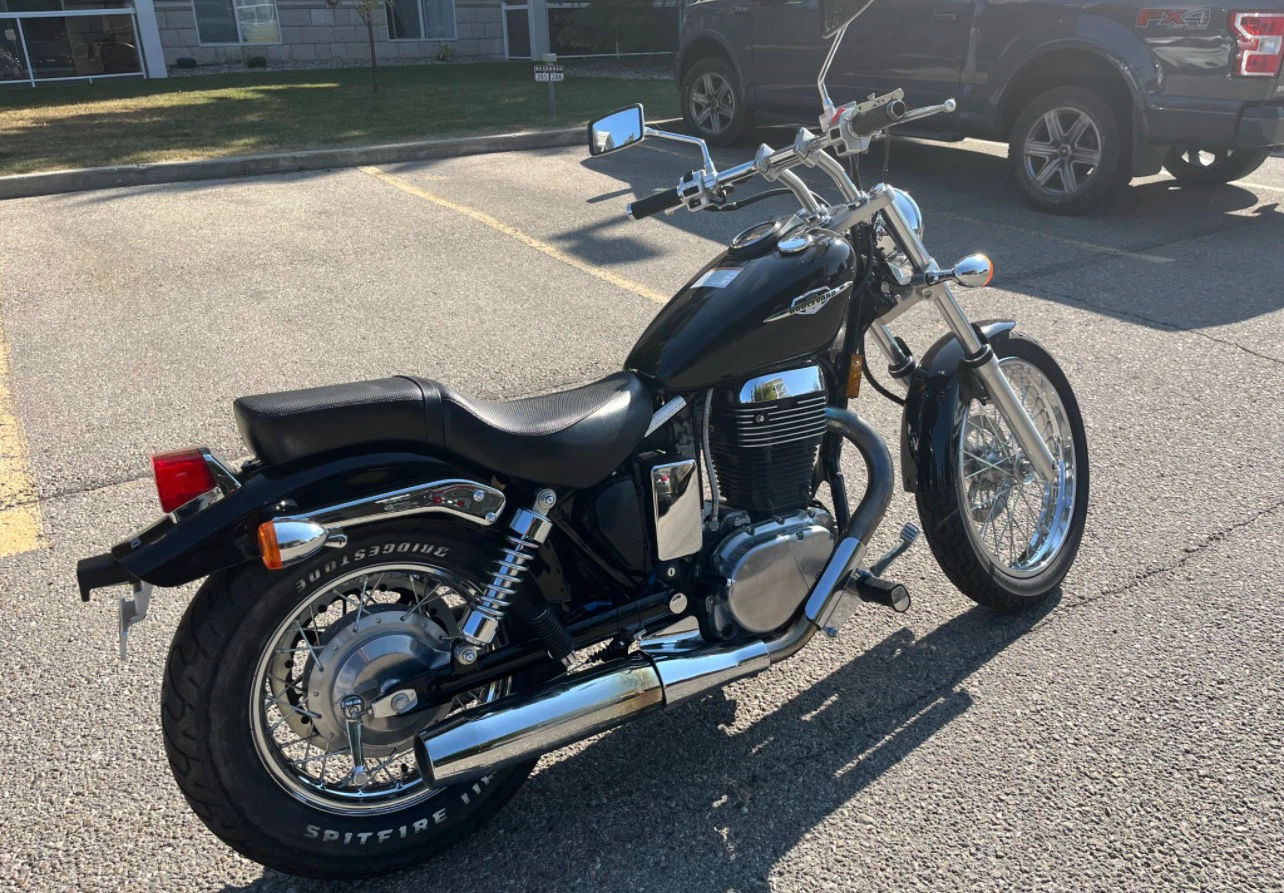 2010 Suzuki Boulevard S40 - photo 2