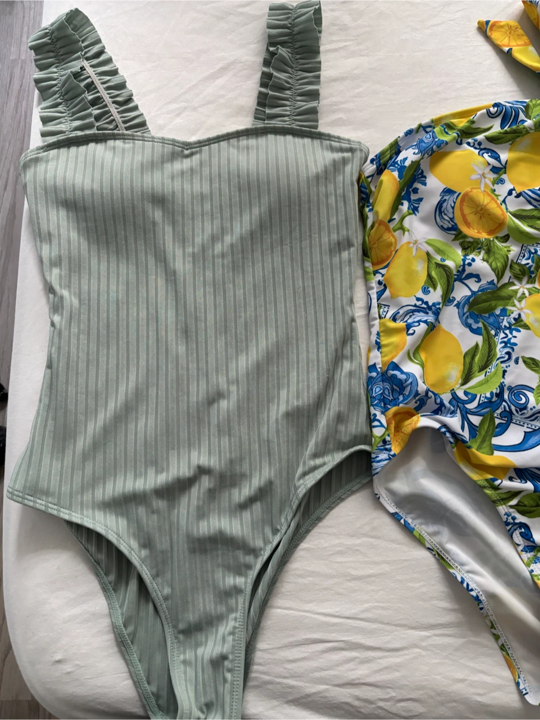 10$ / piece new Swimsuits - Lemon, Floral, Sage Green - photo 3