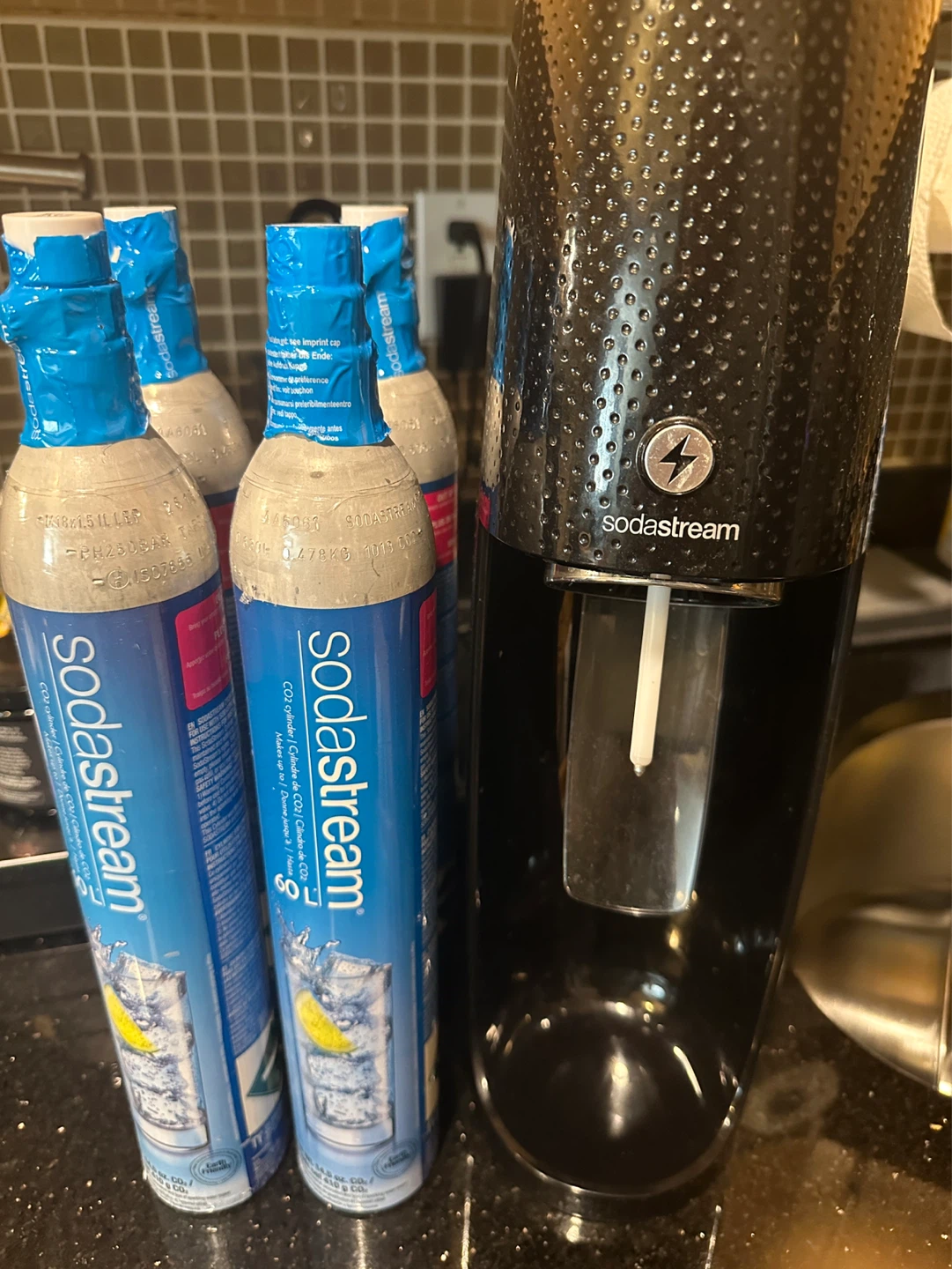 SodaStream seltzer maker, 4 CO2 Cylinders