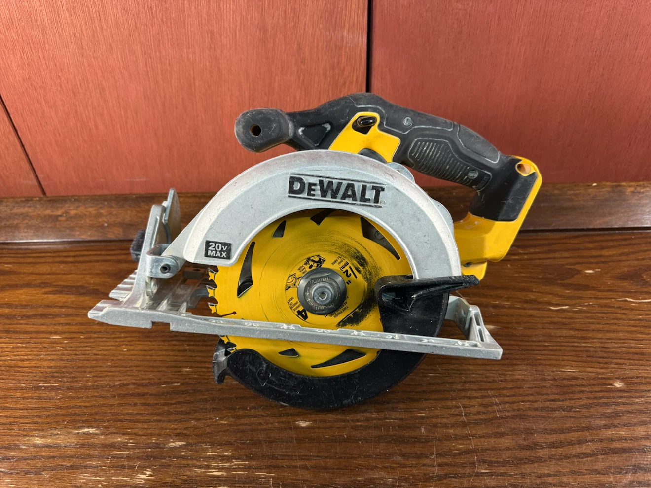 DEWALT DCS391 20V MAX Lithium-Ion Cordless 6.5 inch Circular Saw