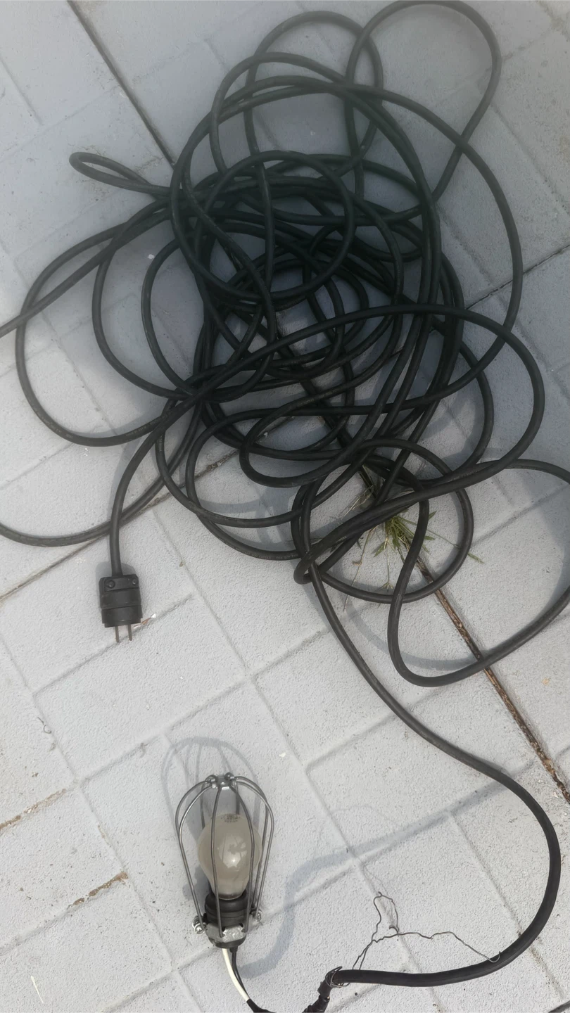 100ft Extension Cord with Light Fixture - photo 3