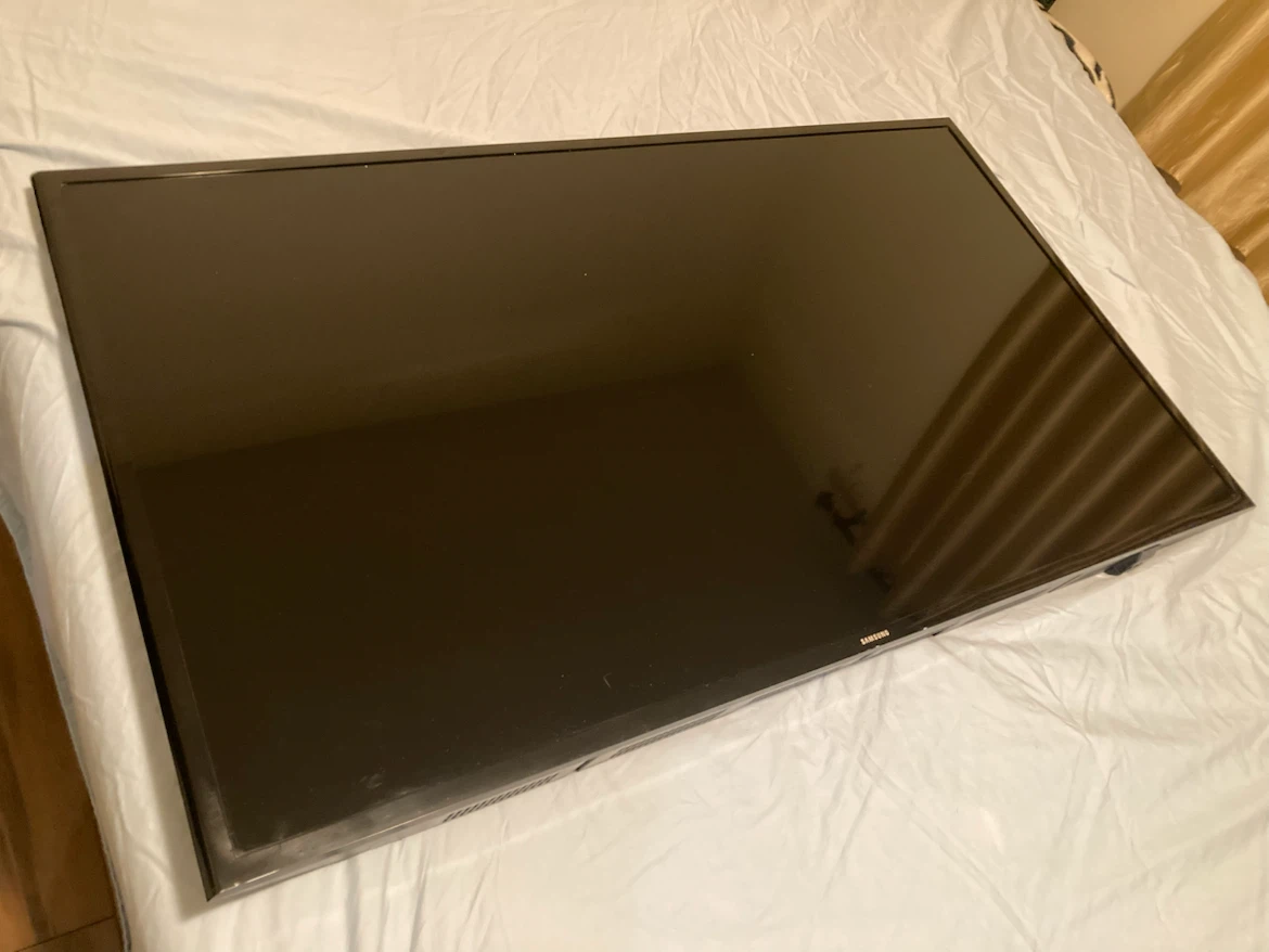 48” Samsung Smart TV & Wall Mount