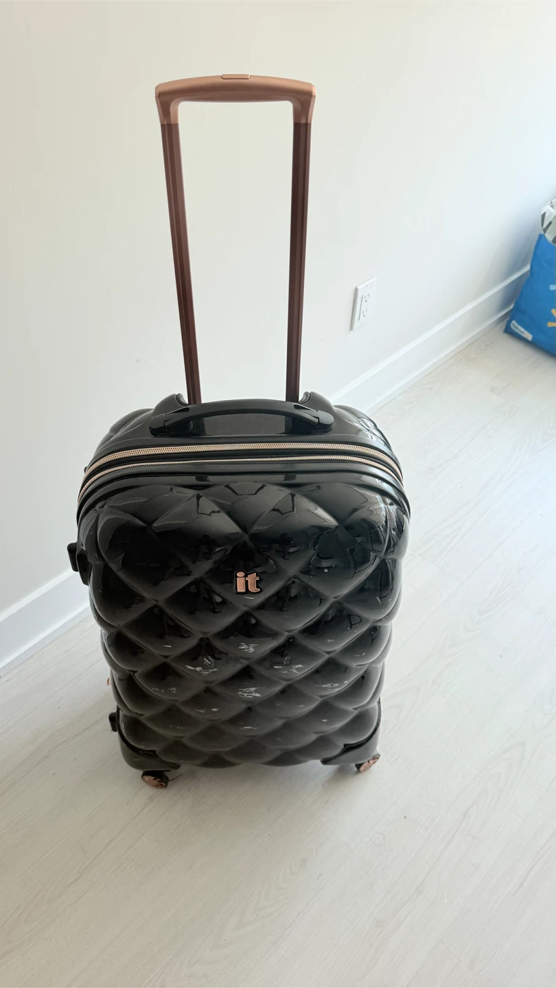 IT Luggage Black Quilted Hardside Carry-On Suitcase - photo 2