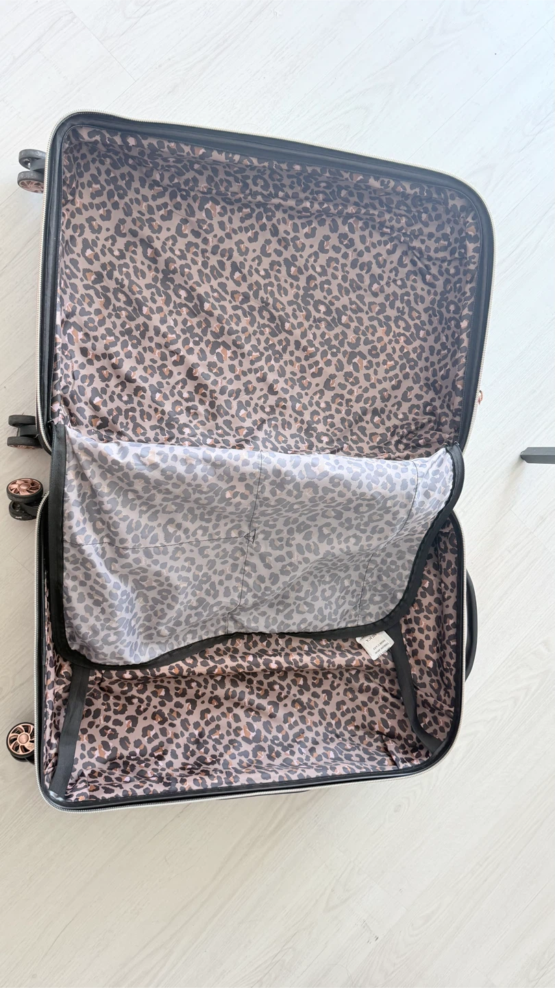 IT Luggage Black Quilted Hardside Carry-On Suitcase - photo 5