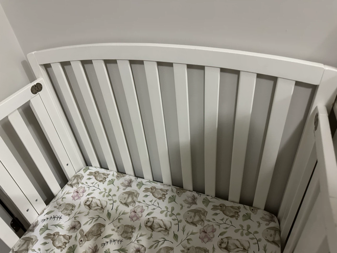 LIKE NEW with mattress Mini Baby Crib with Bunny Sheet - photo 2