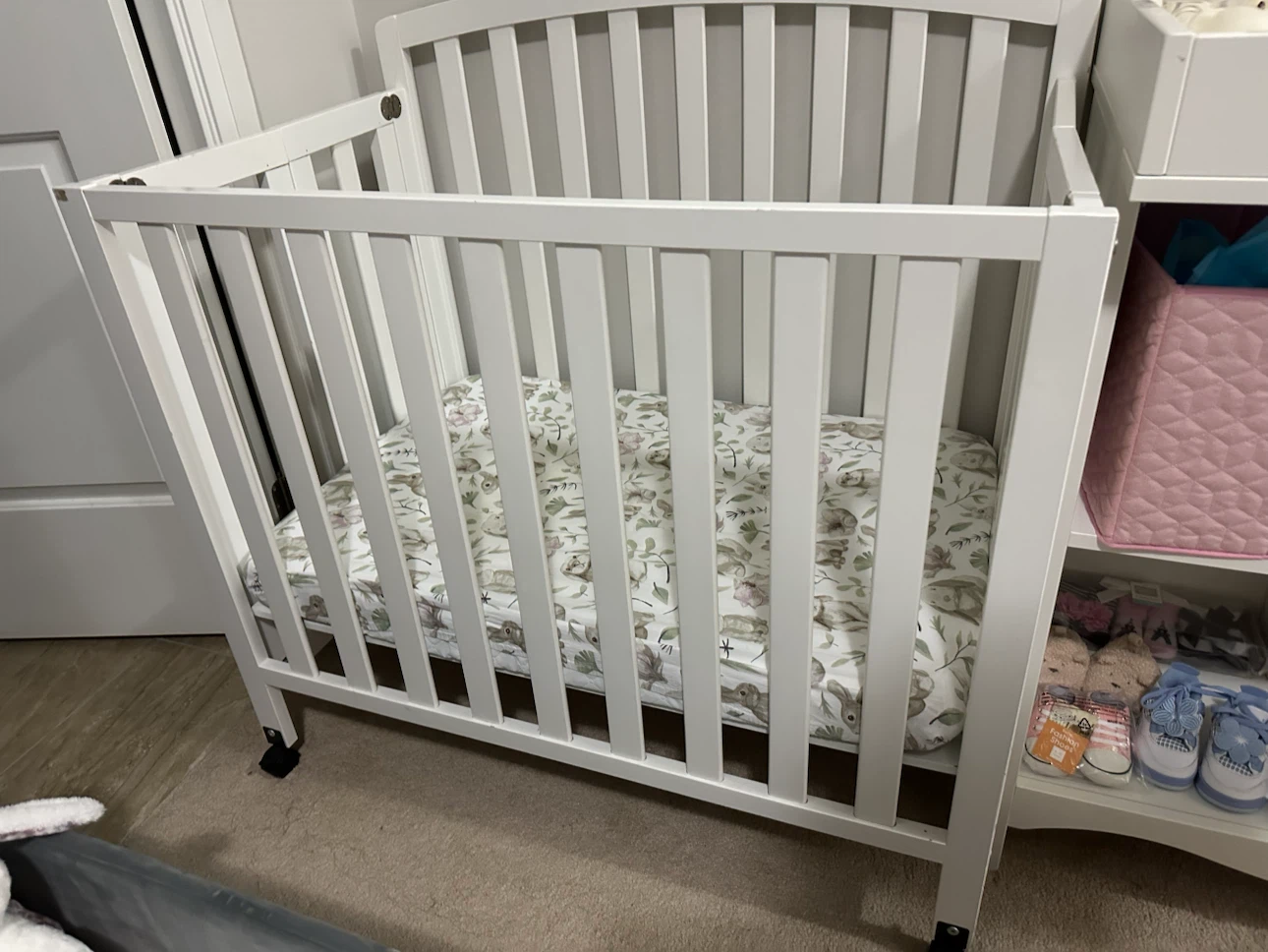 LIKE NEW with mattress Mini Baby Crib with Bunny Sheet - photo 4