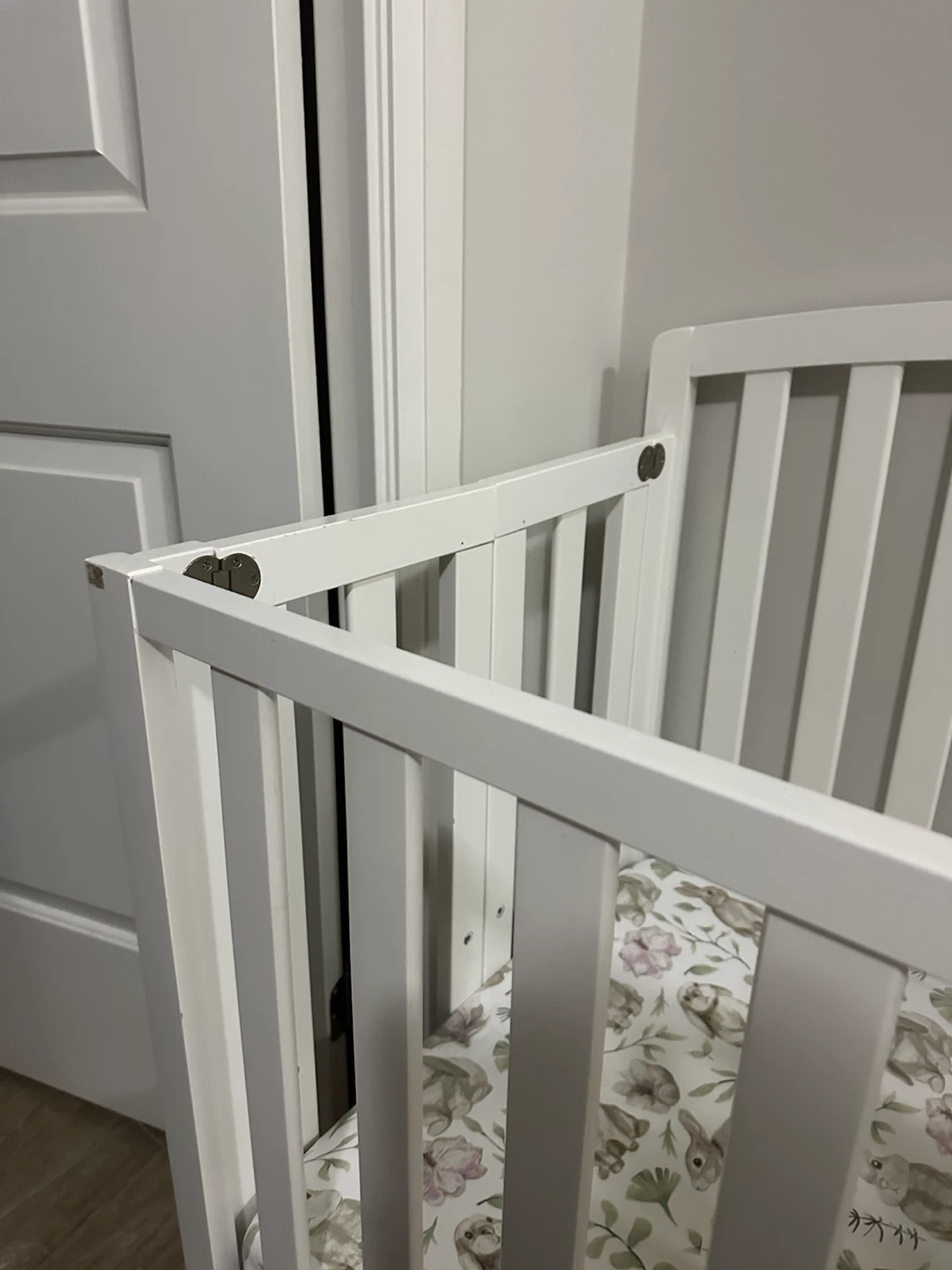 LIKE NEW with mattress Mini Baby Crib with Bunny Sheet - photo 5