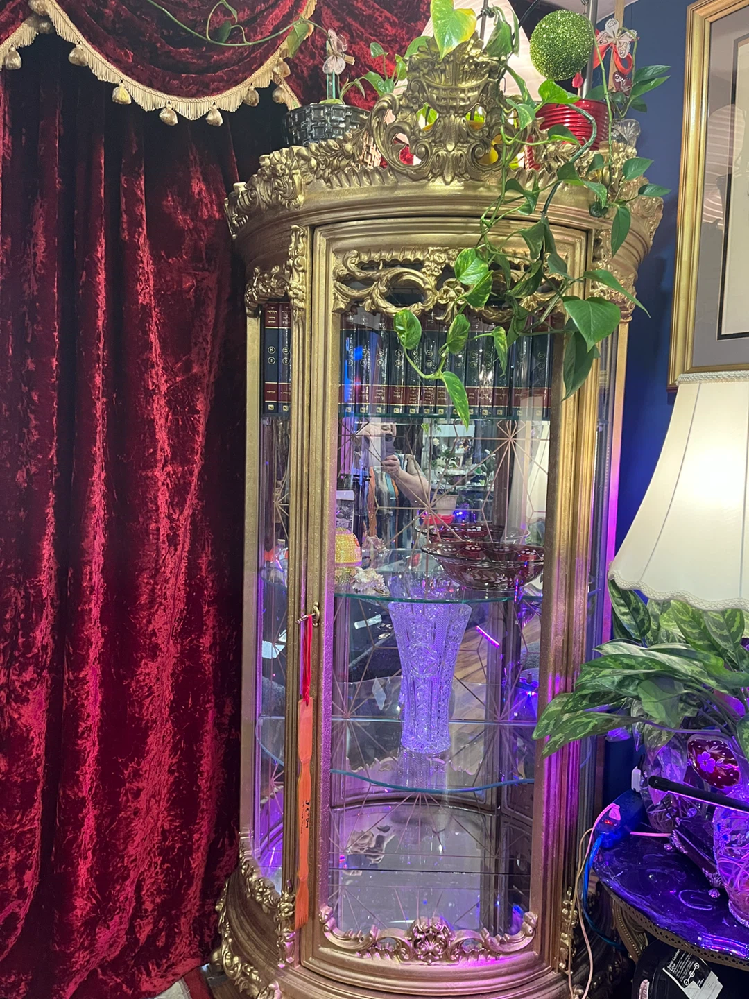 Antique gold display cabinet - photo 2