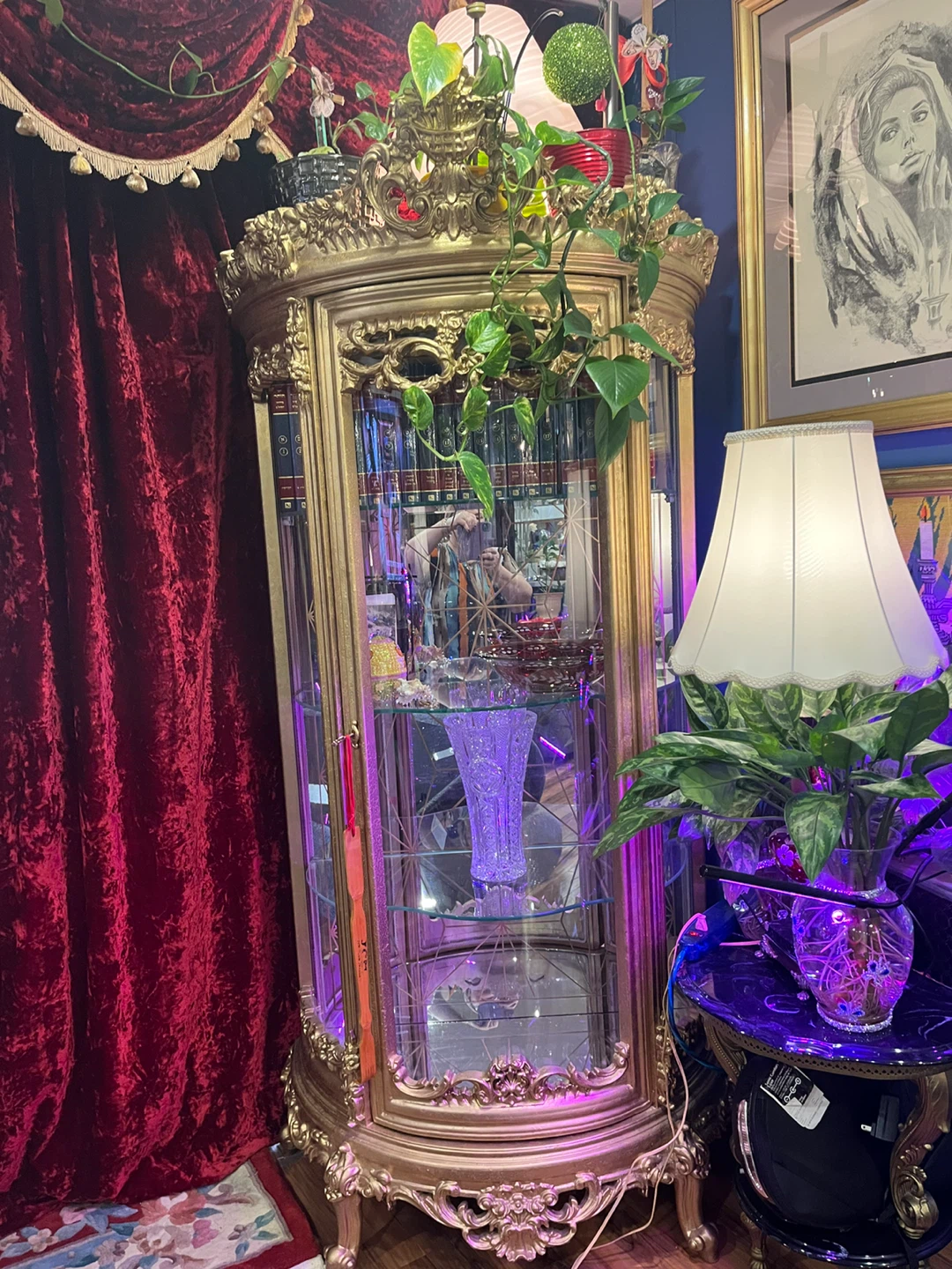 Antique gold display cabinet - photo 3