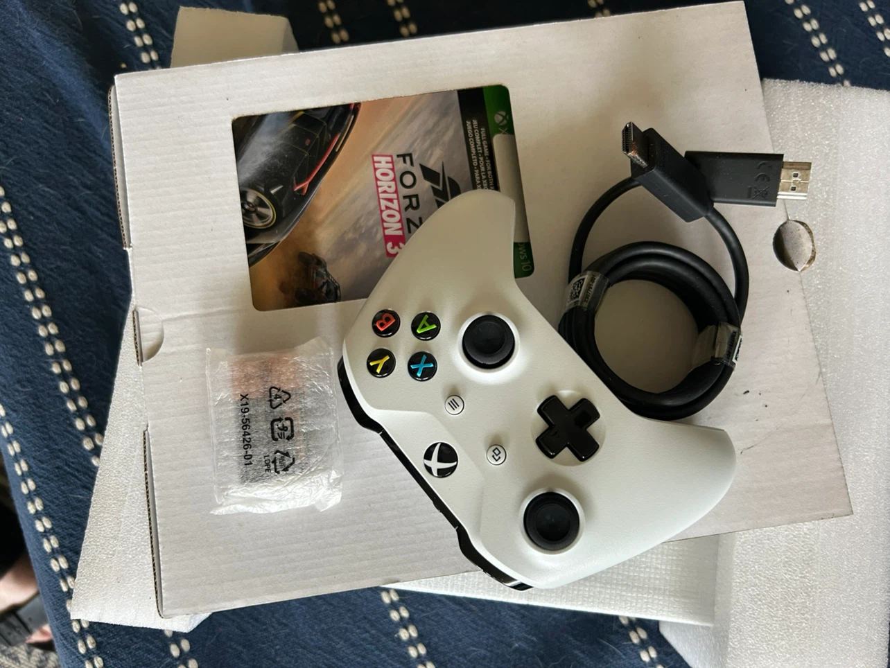 White Xbox One S Console with Controller and Forza Horizon 4 - photo 2