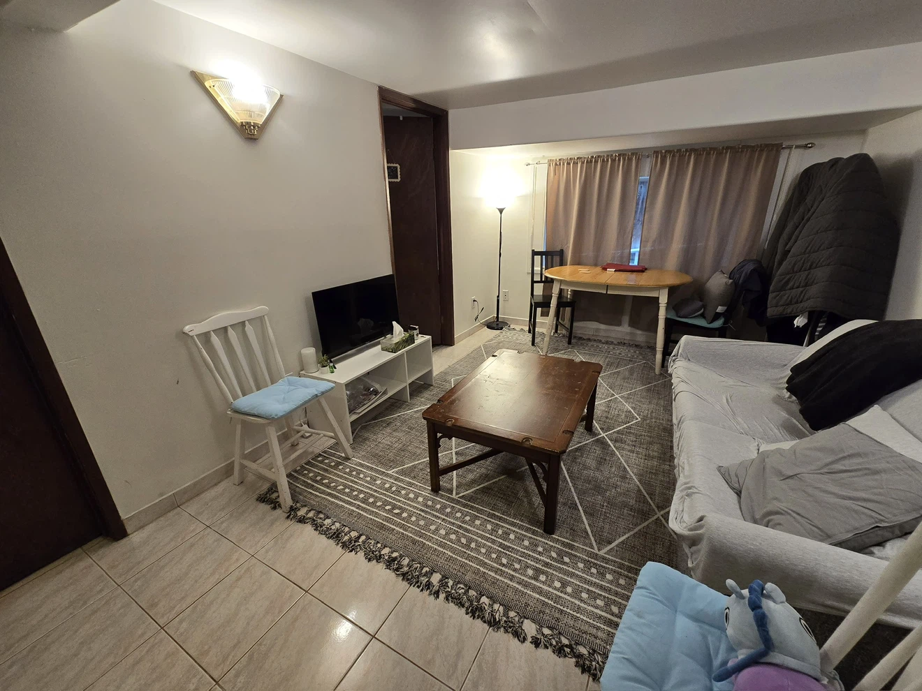 For rent fully furnished 2 bedrooms ground floor in Kitsilano