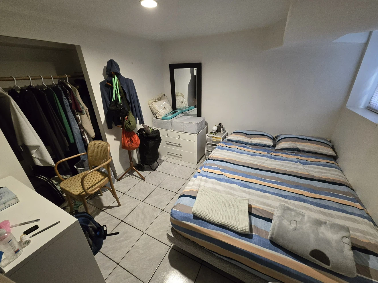 For rent fully furnished 2 bedrooms ground floor in Kitsilano - photo 2