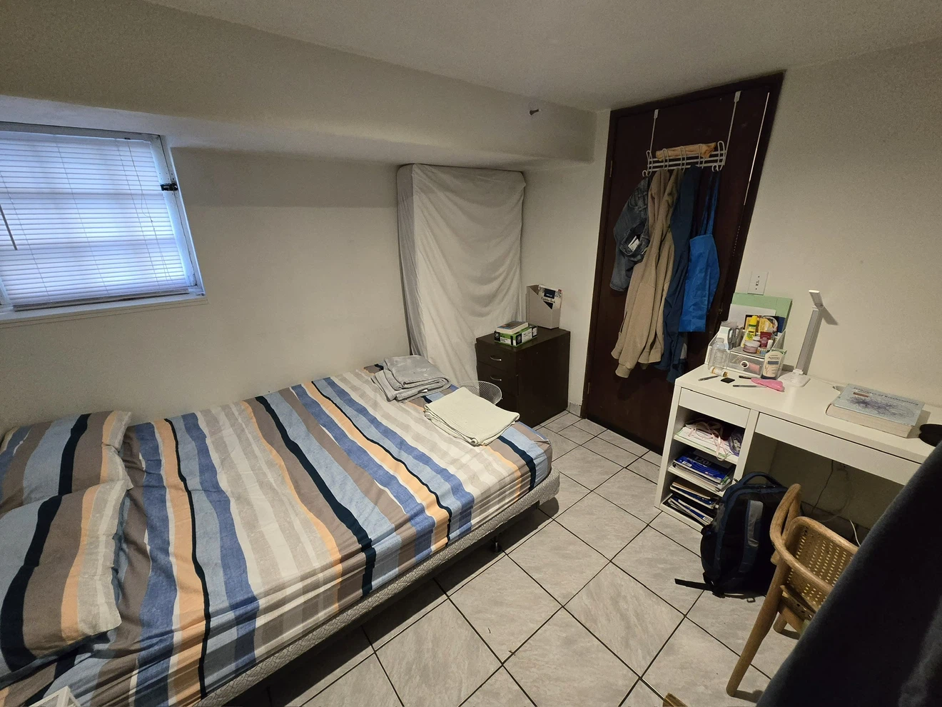 For rent fully furnished 2 bedrooms ground floor in Kitsilano - photo 3