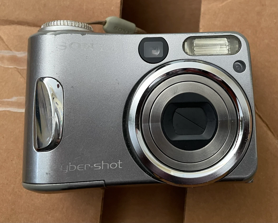 (Parts camera) Sony Cybershop DSC S60, digital camera