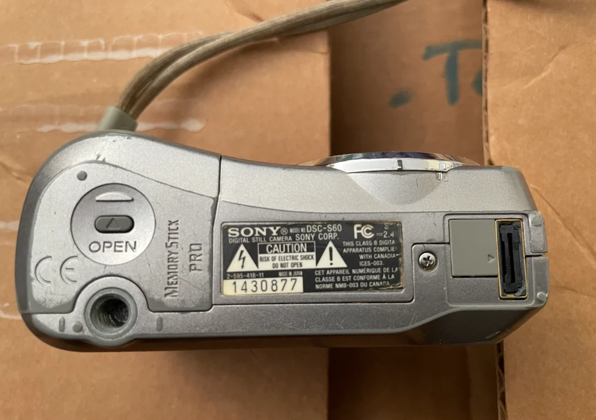 (Parts camera) Sony Cybershop DSC S60, digital camera - photo 4