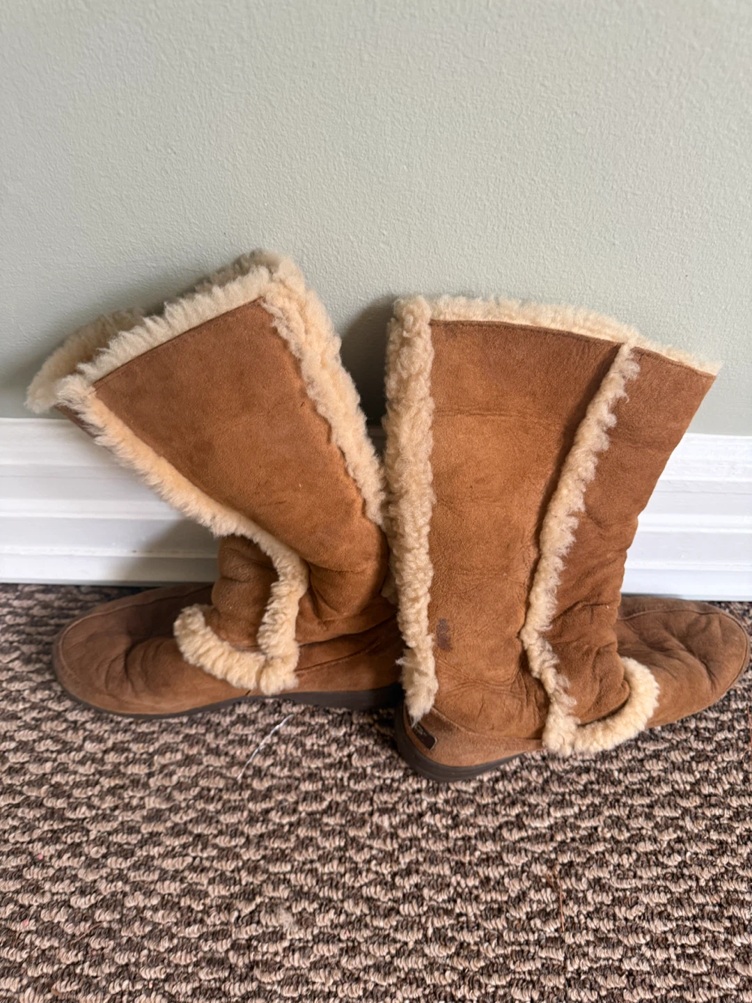 Uggs Brown Suede Sheepskin Lined Boots