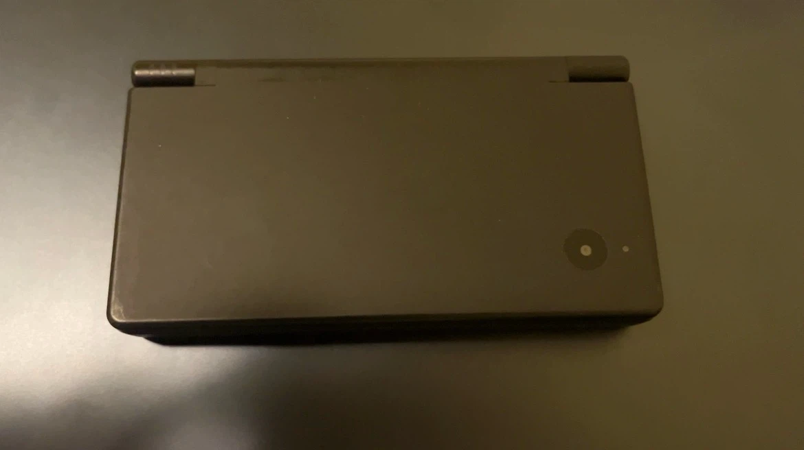 Modded Nintendo DSi (Japanese) needs battery replacement - photo 3