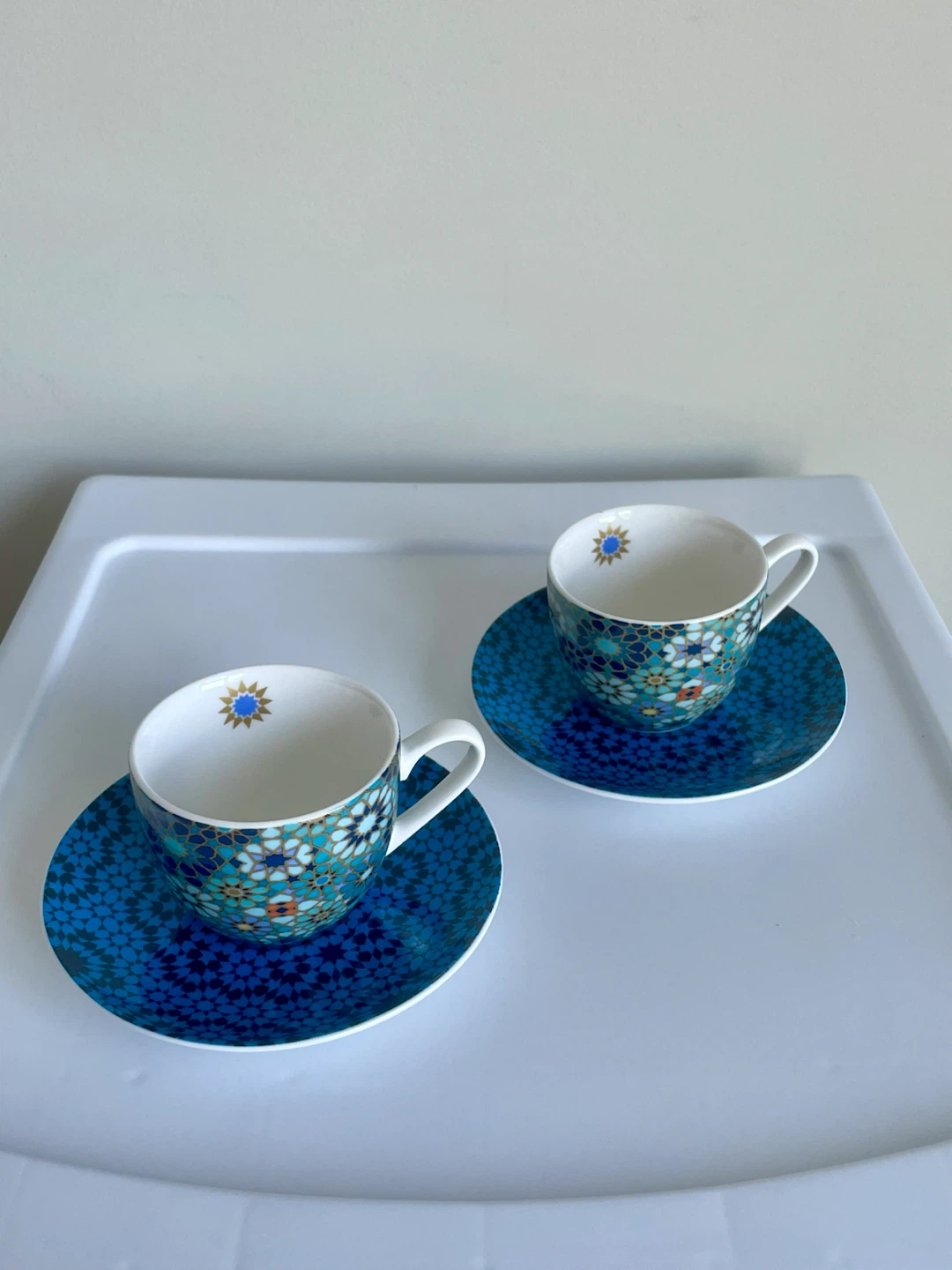 Set of 2 Decorative Tea Cups with Saucers - photo 2