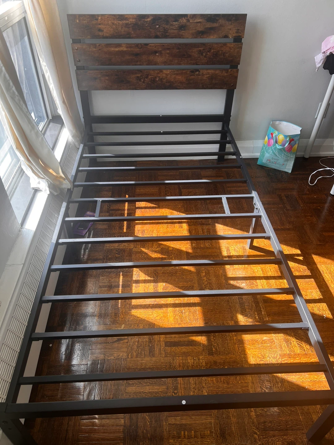 Twin bed available with Ikea Firm mattress - photo 3