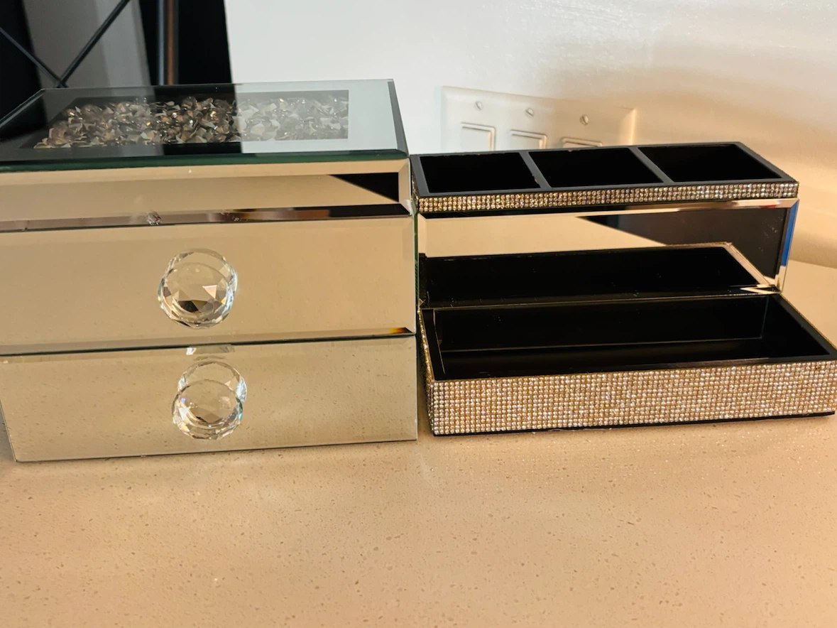 Sparkly Black Makeup Organizer - photo 4