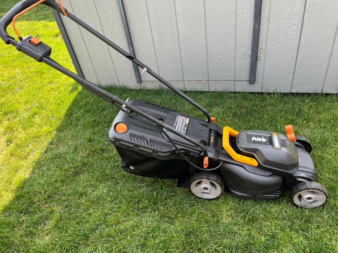 Lawn mower 40v battery operated