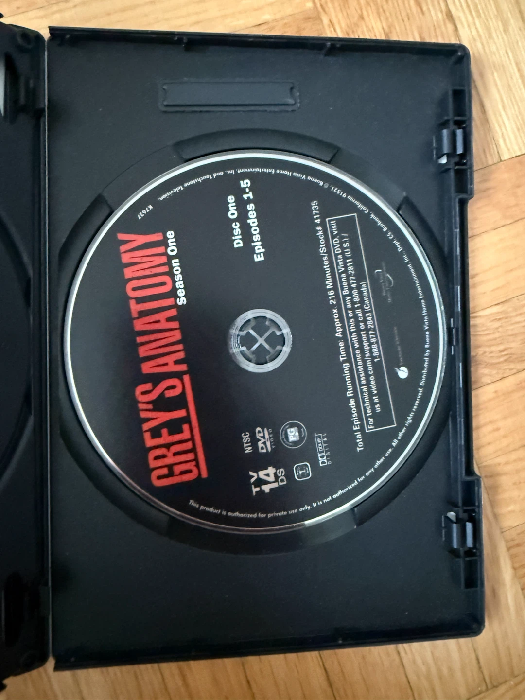 Grey’s Anatomy DVD Sets (Seasons 1 to 3) - photo 3