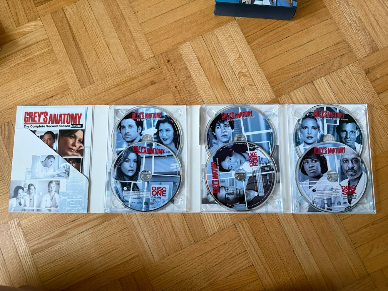 Grey’s Anatomy DVD Sets (Seasons 1 to 3) - photo 5
