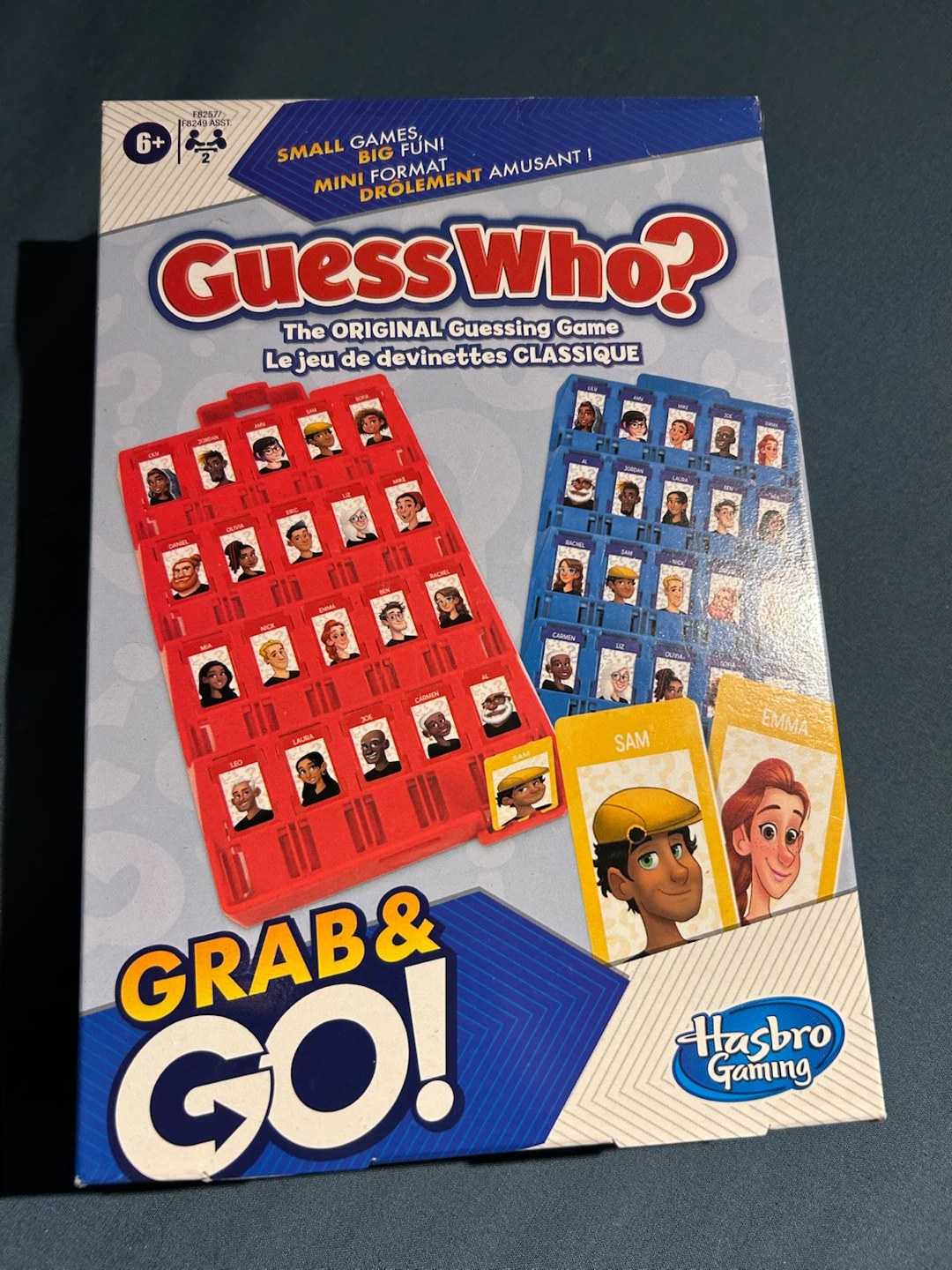 Hasbro Gaming Guess Who? Grab & Go! Mini Format