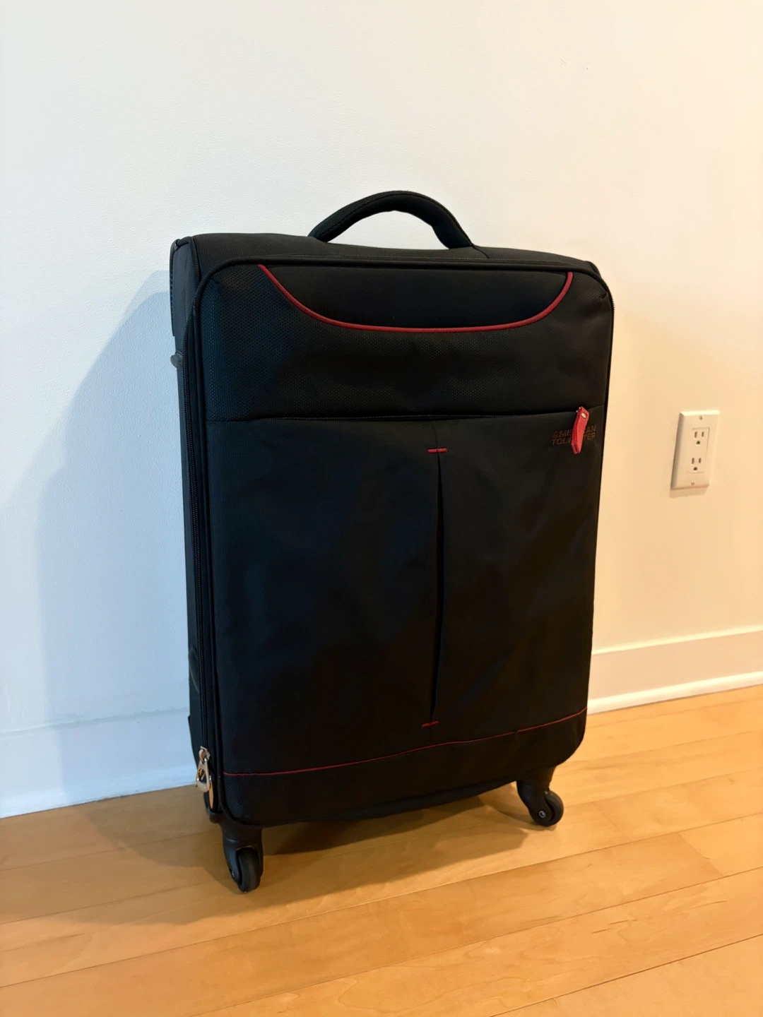 American Tourister ULTRA-LIGHT-TECH Spinner Suitcase