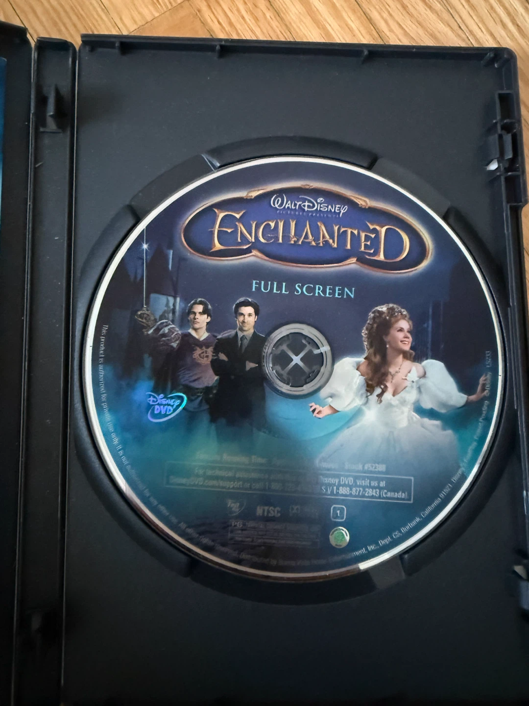 Disney's Enchanted Full Screen DVD - photo 2