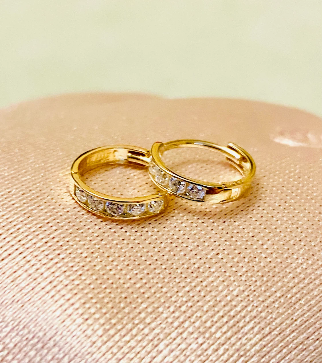 9 K Gold Hoop Earrings with Moissanites