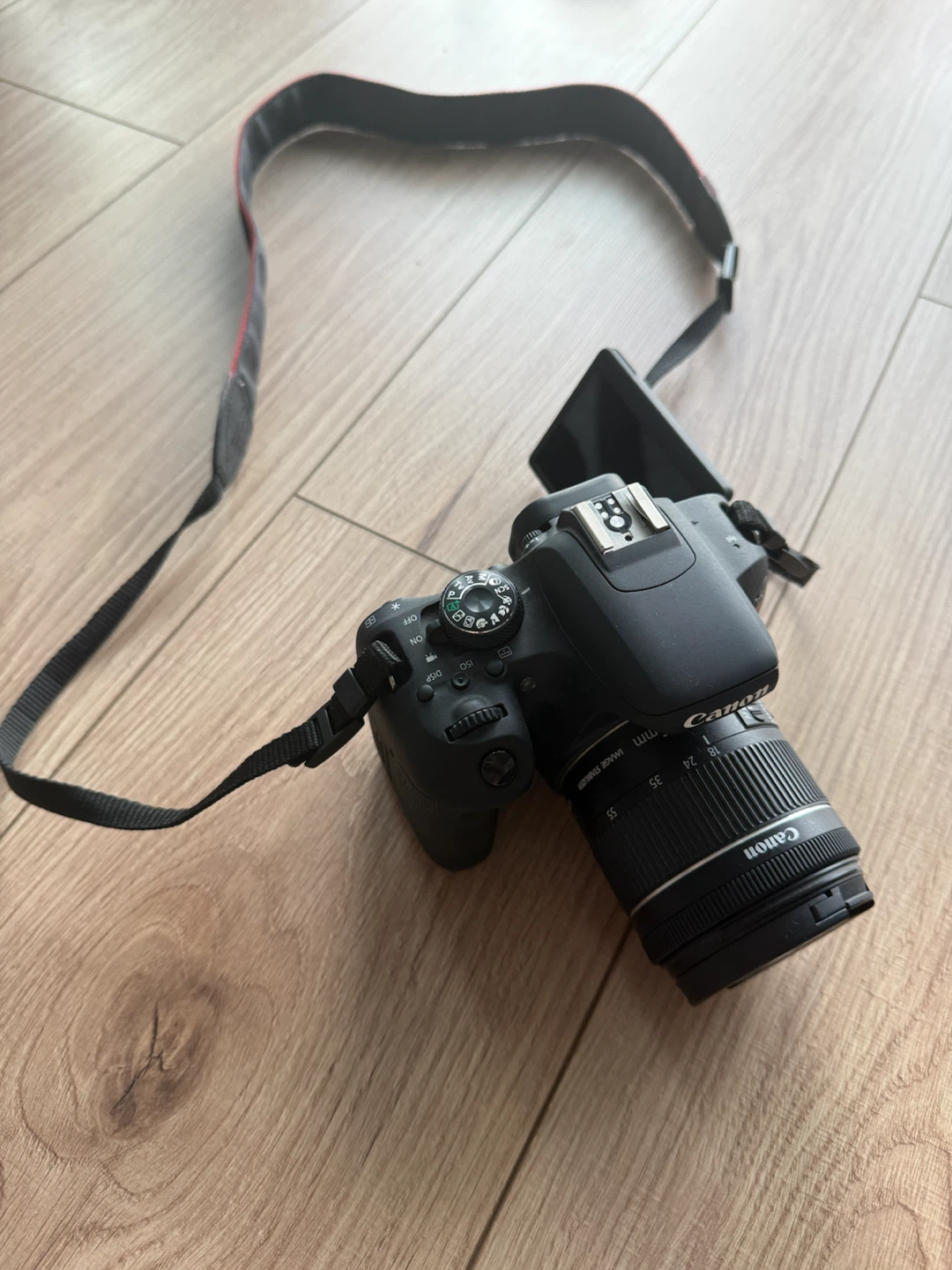 Canon EOS REBEL T7i