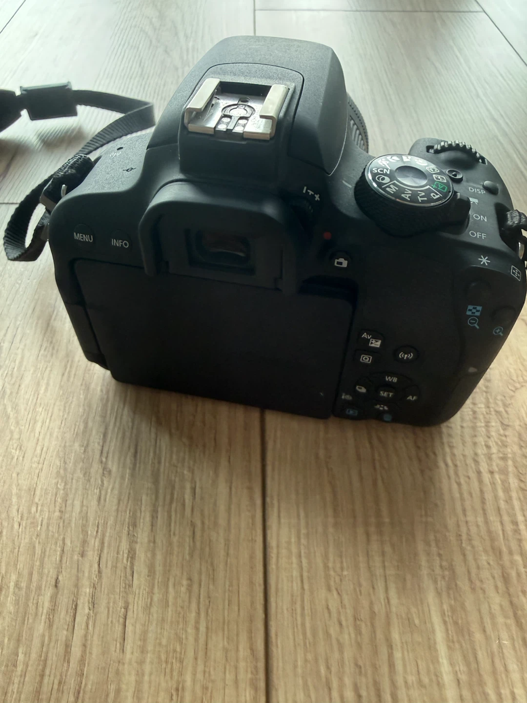 Canon EOS REBEL T7i - photo 3