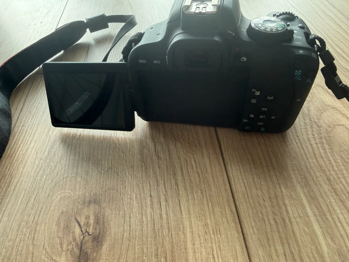 Canon EOS REBEL T7i - photo 4